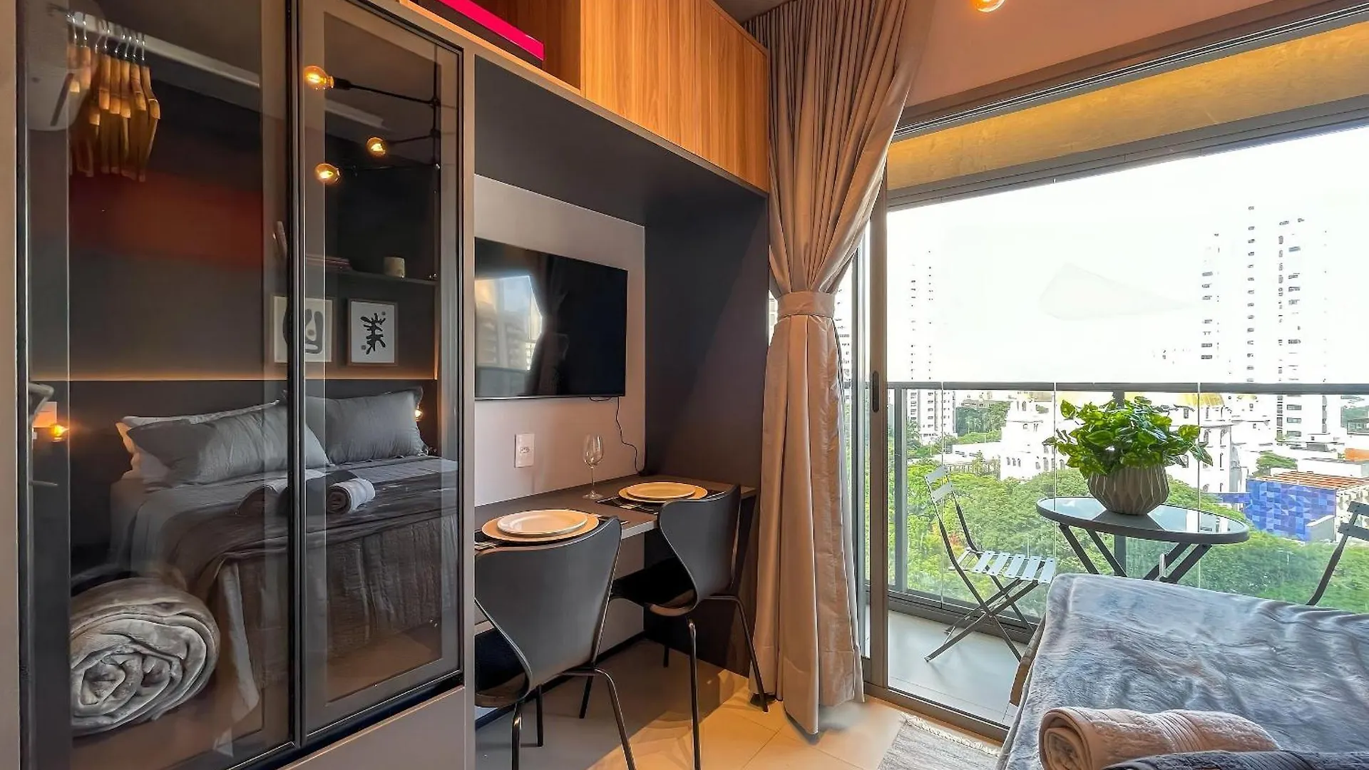 הוילה Luxo No Coracao De Sao Paulo, Estacionamento Pago